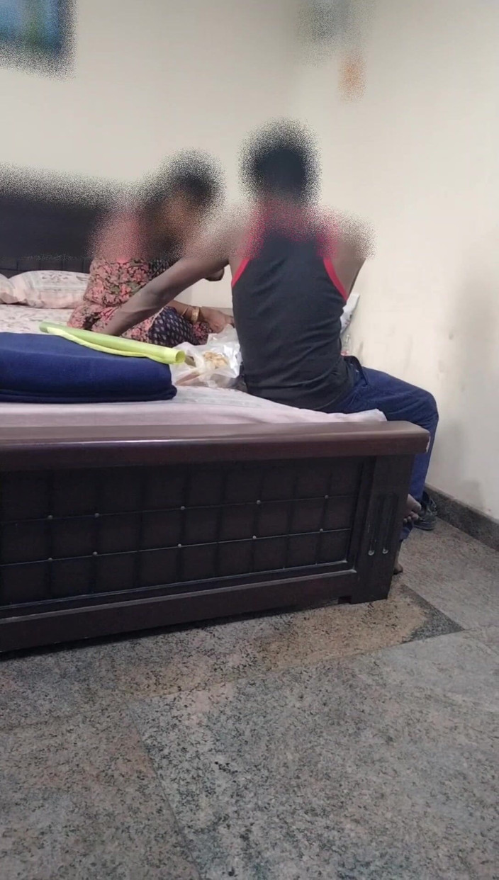 Tamil lesbian: Thảo luận về chụp và làm tình