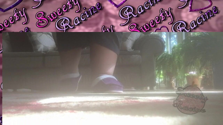 Sweety Racine: Giant SSBBW feet walking