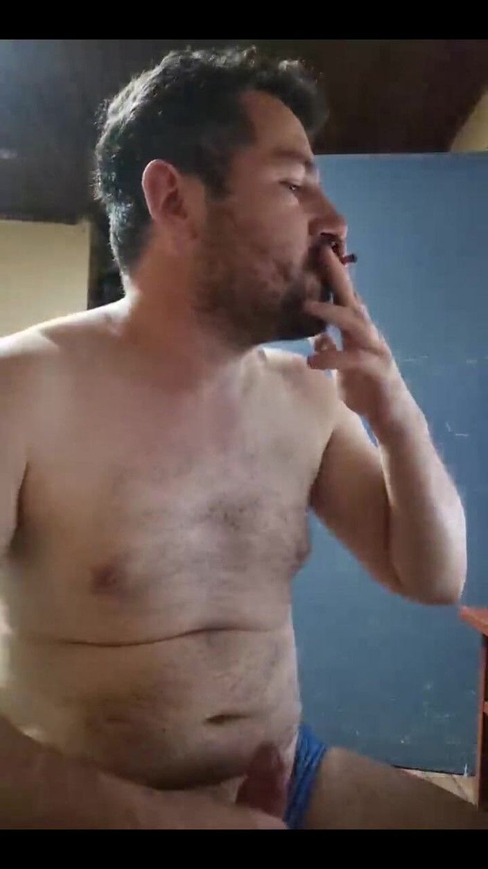 Rokkuman: Куріння і дрочить, коли вдома сама