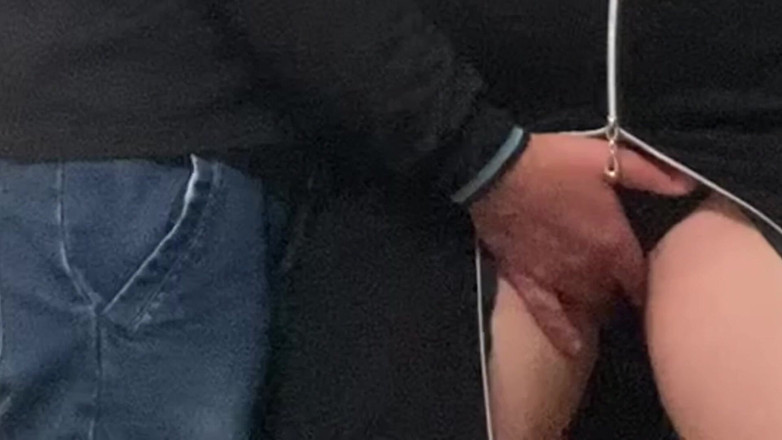 Niki studio: Uff!! Một số ngón tay bẩn thỉu của người lạ...