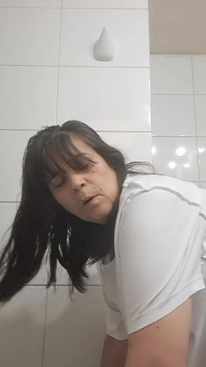 Mommy big hairy pussy: サプライズと中出しに犯されたママのスタンバイバスルーム