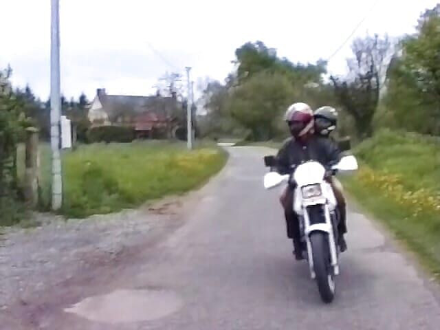 Monde Francais: L'arrapante ragazza bionda francese si fa distruggere la figa umida