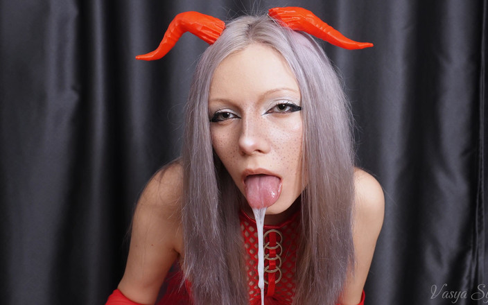 Vasya Sylvia: Sukuba saje sperma v litrech z draka – hluboké hrdlo!