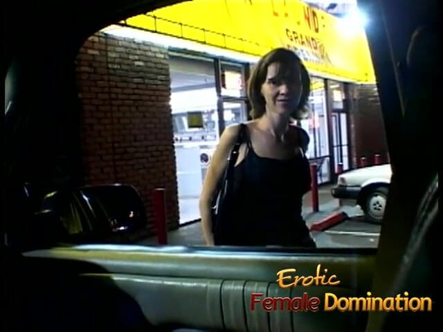 Erotic Female Domination: La cagna dominante femminile si fa scopare la figa e...