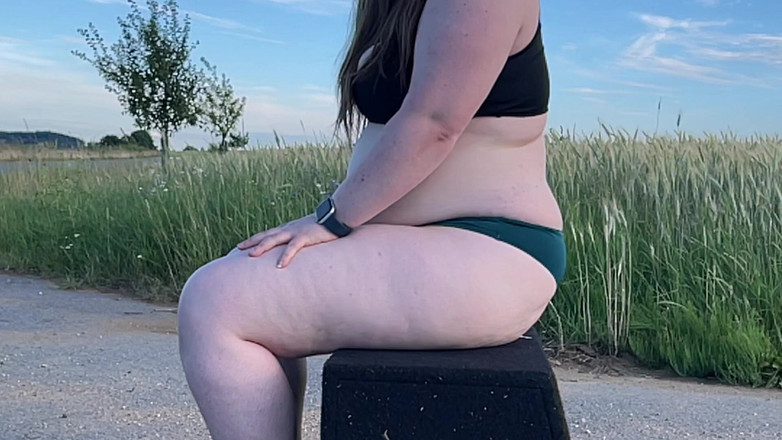 BeachBallsDuo: रबर की 10 बहुत नरम गेंदों को आक्रामक तरीके से कुचल दिया गया! अंडरवियर में बड़ी चुदाई और ड्रैगन!