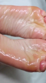 Hot MILF Foot Fetish Footjob: Pizza Delivery Guy Cums on My Soles After Fucking My Feet