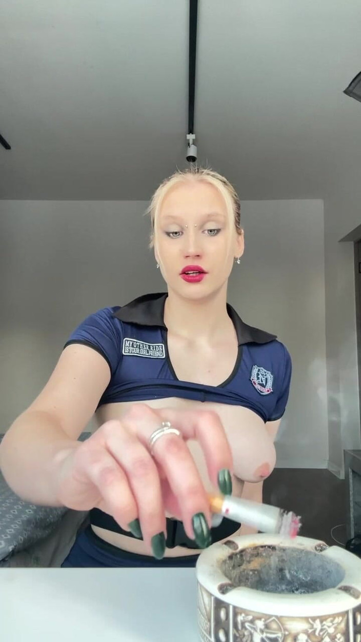 MertyXXX: Dívčí policistka