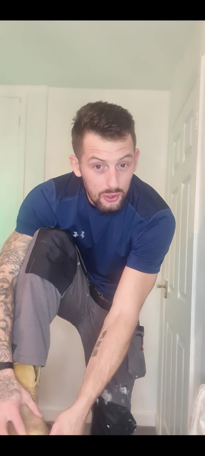 Englishtom20vip: Assista me levar meu uniforme de trabalho