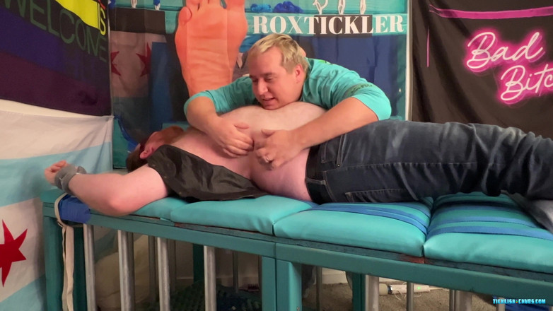 Ticklish Chubs: Chlupatá Ryan pořádně lechtá