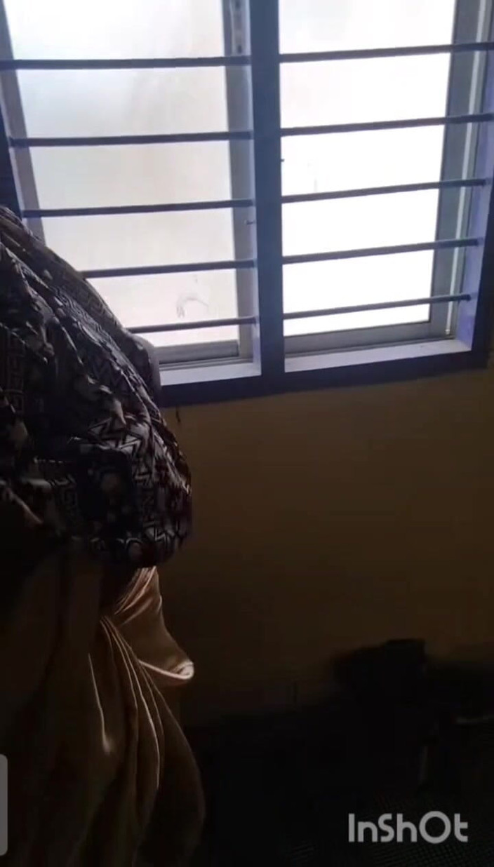 Priya aunty: Village Aunty Saree Wearing