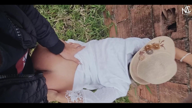 MarieChell: Я остановился в маленьком доме на дороге, чтобы сделать несколько фотографий, и мы в итоге занялись сексом!