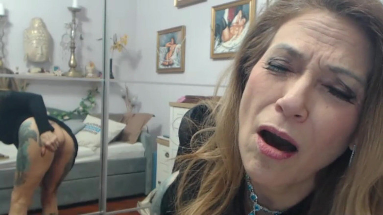 Melissa Johnson: Pierdol mnie w mojej czerwonej sukience na dywanie