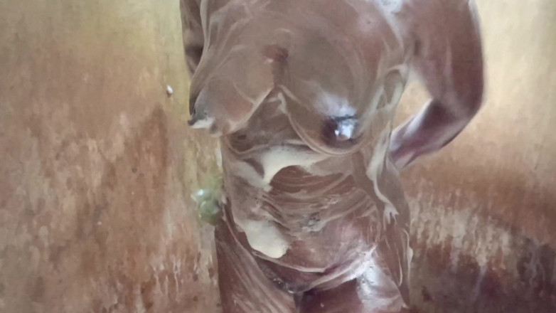 Rania: Osprchej se se Mnou, má drahá