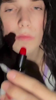 Lipstick awek banci