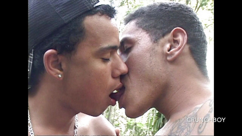 Latino Fucker: Два м'язові латиноамериканці трахаються на виставці