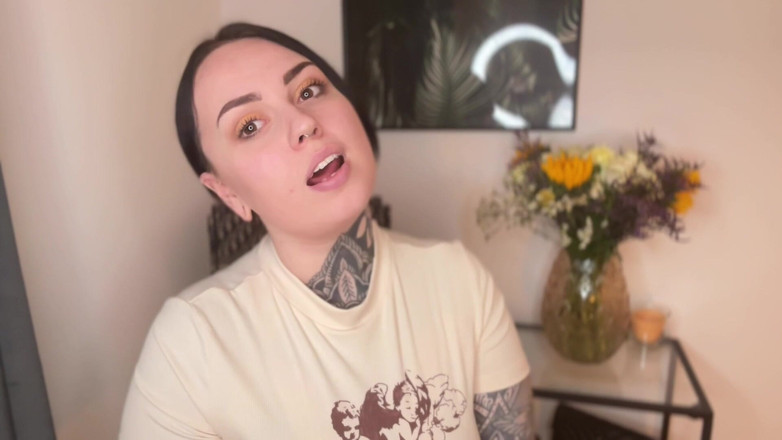 Miss Valentina: 尻をきれいにして