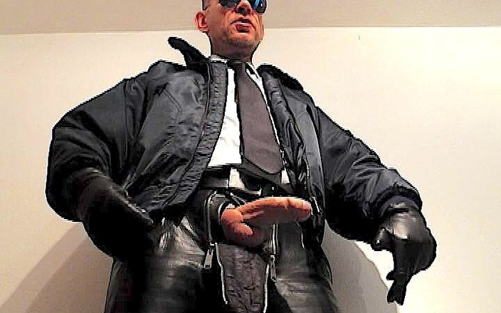 GERMANE_XL: Kožený policajt 46 doutník a výstřik