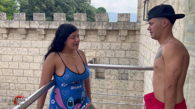 Bigboobssex: Moja urocza indyjska przyrodnia siostra cieszy się ładnym widokiem i pieprzę...