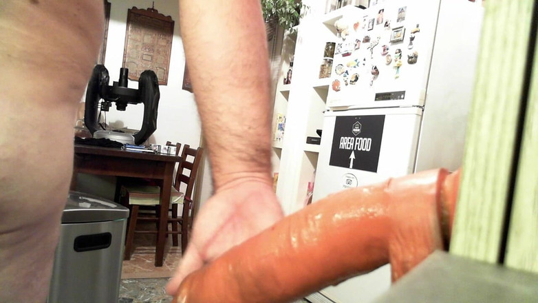 GiantDildoLover: Quelques godes pour mon cul, de 4 cm à 12 cm de diamètre,...