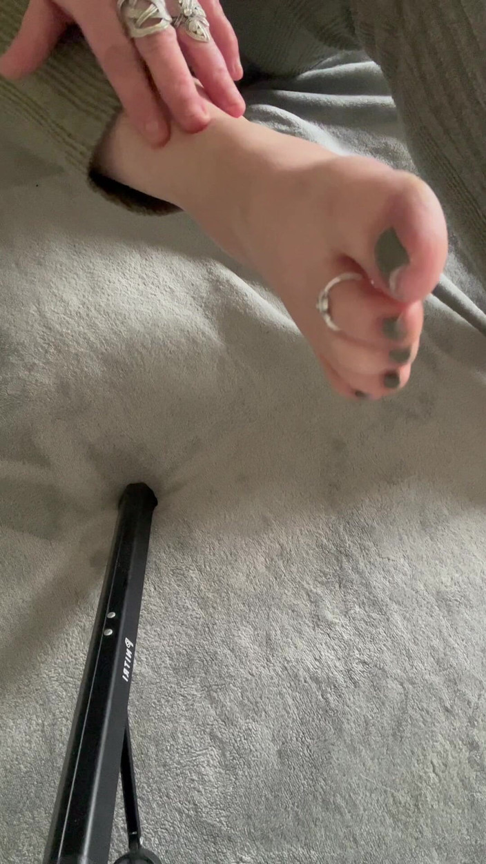 Maitresse Clara: 8 Minutes De Pur Bonheur Face À Mes Pieds Magnifiques