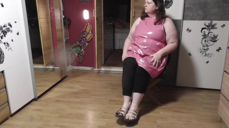 tammara big: Dans Le Tablier En Caoutchouc, J’aplatis Les Chaussons