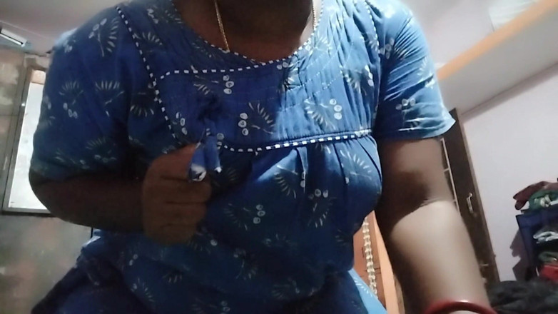 Desi World: Zia pundai massaggio sporco con olio