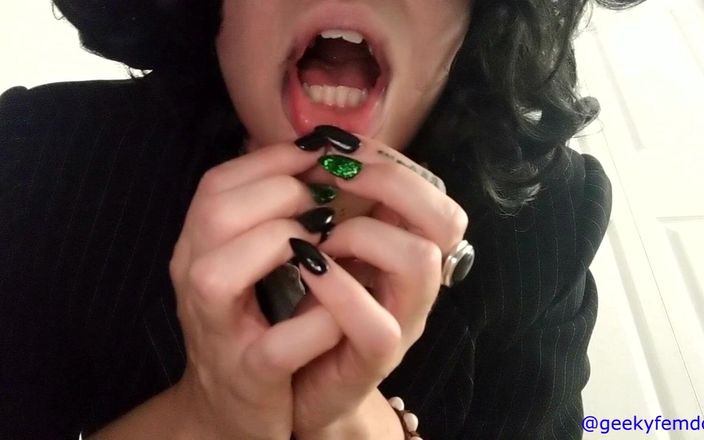 Geeky Femdom: Reina de las sombras 3 - diosa futa