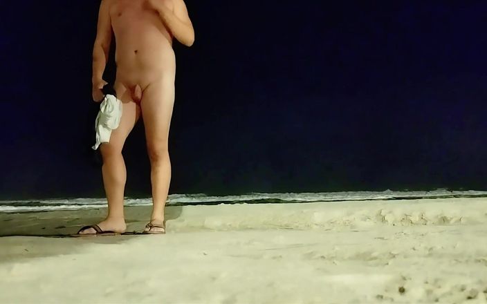 Marcosninfo: People on the Beach Freak Out When I Get Wet...