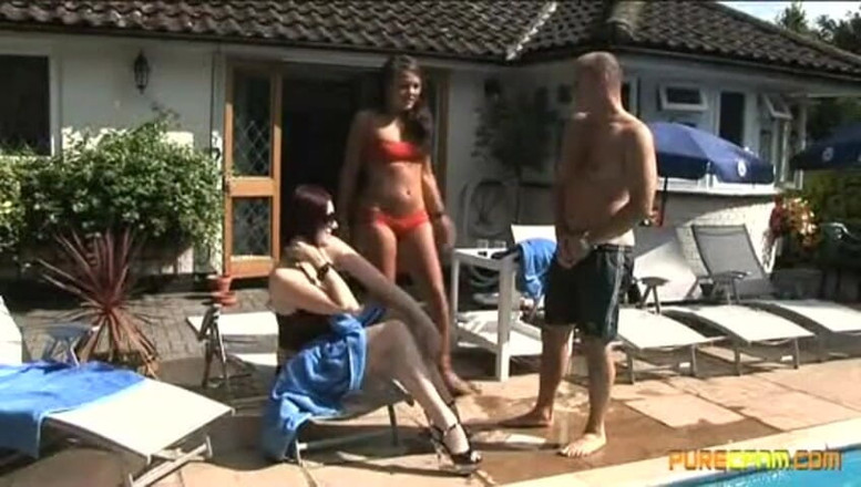 Pure CFNM: Jerking in the Pool