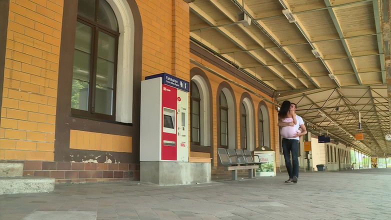 MMV and Eroticplanet Clips: 情熱的に見守る屋外でのセックス