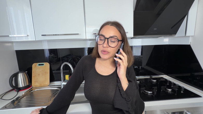FamilyNews: 我继母的热辣女友被狠操