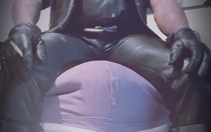 Black smoking muscle stepdad: Sesión En Vivo De Humo De Cuero