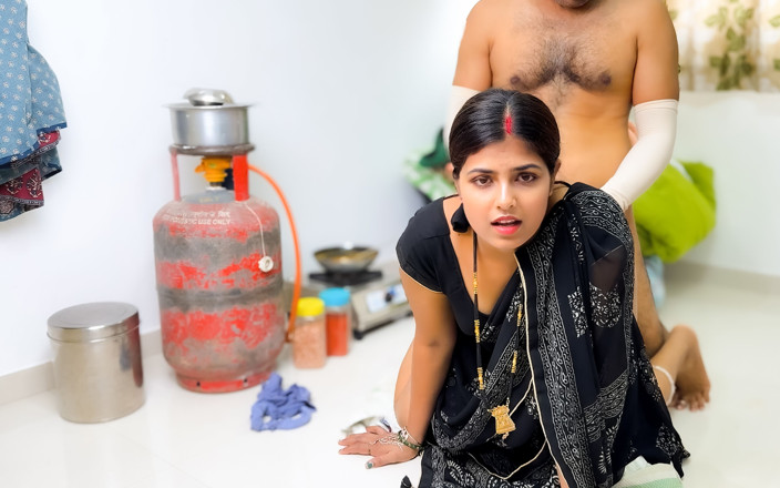 Sexy Komal: Komal's Was Licked and Filled with Stomach, It Was Very...