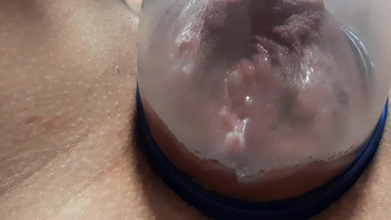 Danaxmuscles: Une chatte géante incroyablement pompée