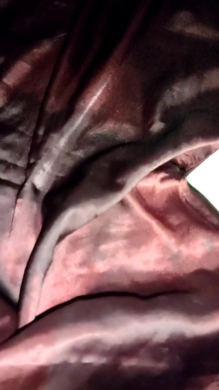 Satin And Silky: साटन रेशमी हाथों से चुदाई पोर्न - नर्स के मैरून साटन रेशमी सूट पर वीर्य (76)