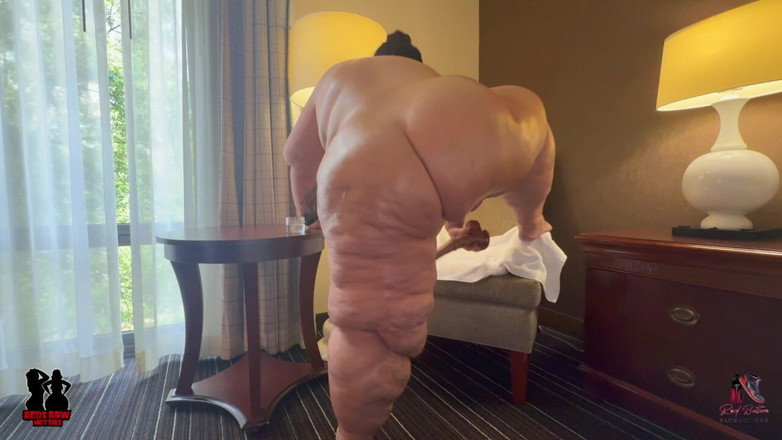Reds BBW Hotties: SSBBW Talks to You While Playing with Toy