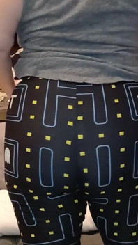 I freaking love these new Pac-Man leggings I bought for the Player One Contest.