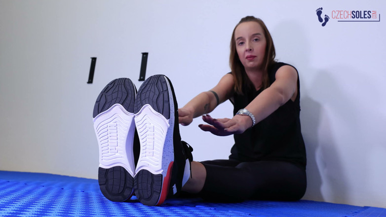 Czech Soles - foot fetish content: Degete lungi transpirate în sala de sport