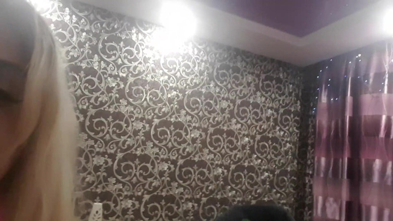 LarisaCum: I play with a big dildo in this video
