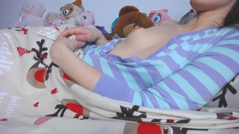 Emily Bee: Humping &amp; Squirt X8 in Front of Window