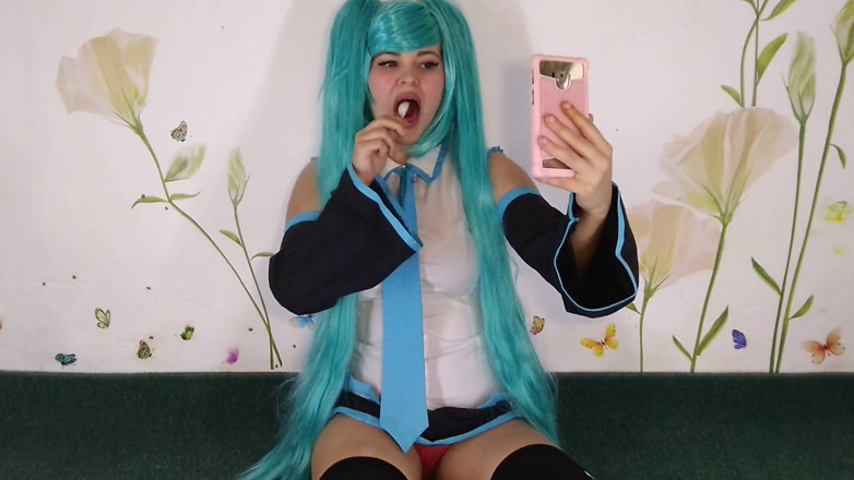 LizAngel: Miku is sucking on the candy and drooling