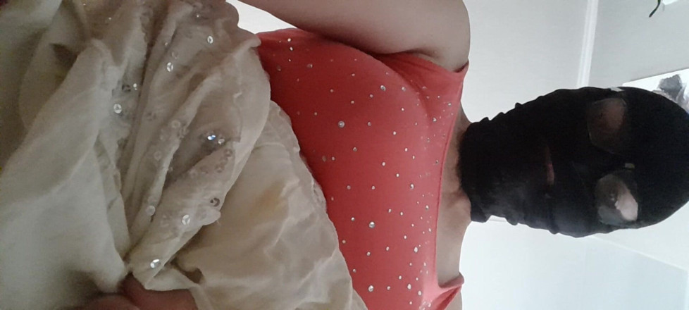 Lesbian-candys: I’m Taking a Risk and Jerk off My Clitoris Under...