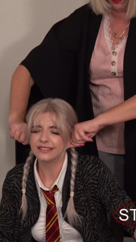 Trasă de urechi și pedepsită