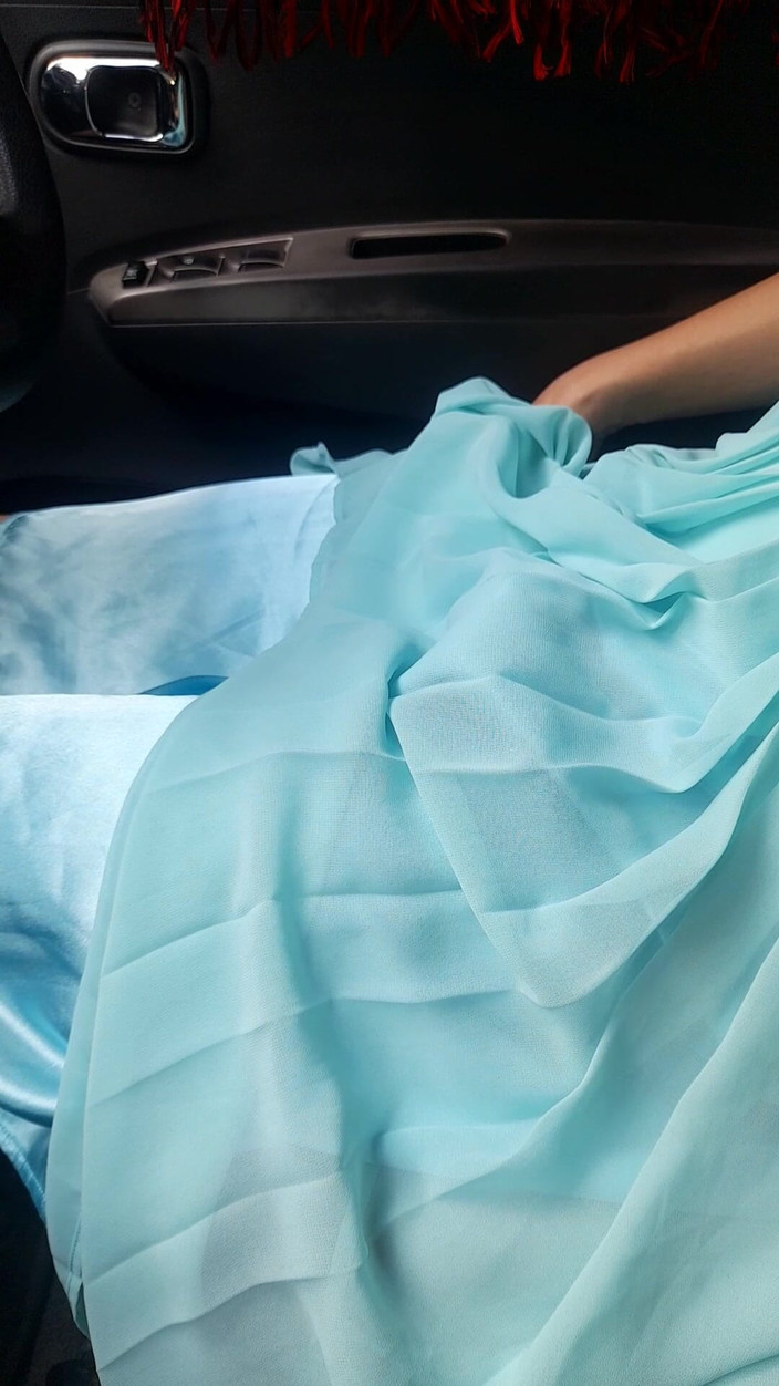 Naomisinka: Сперма в блакитній сукні з шифоном з атласною підкладкою