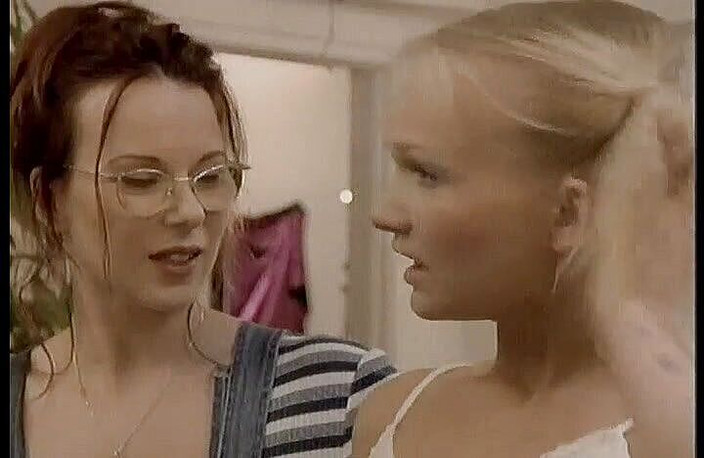 Perfect Porno: 一个可爱的金发学生被她老师的老公干