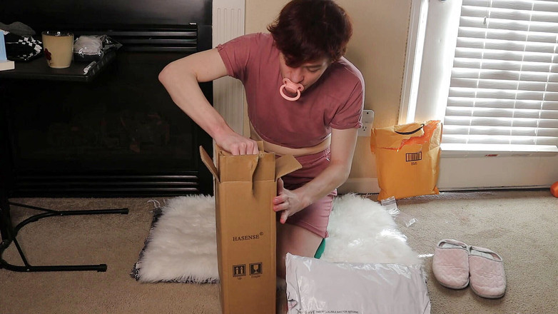 Little Fenne: Littles ASMR ओपनिंग बर्थडे प्रस्तुत करता है Little Fenne के साथ