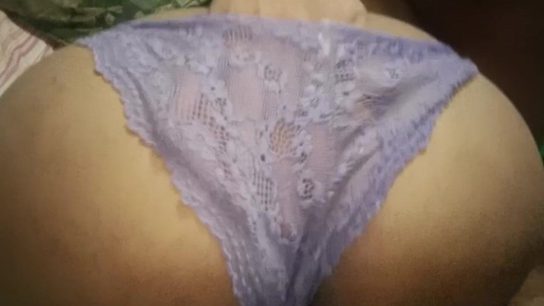 BigassMILF40: Bruneta cu cur mare a vecinului meu îmi oferă o muie...