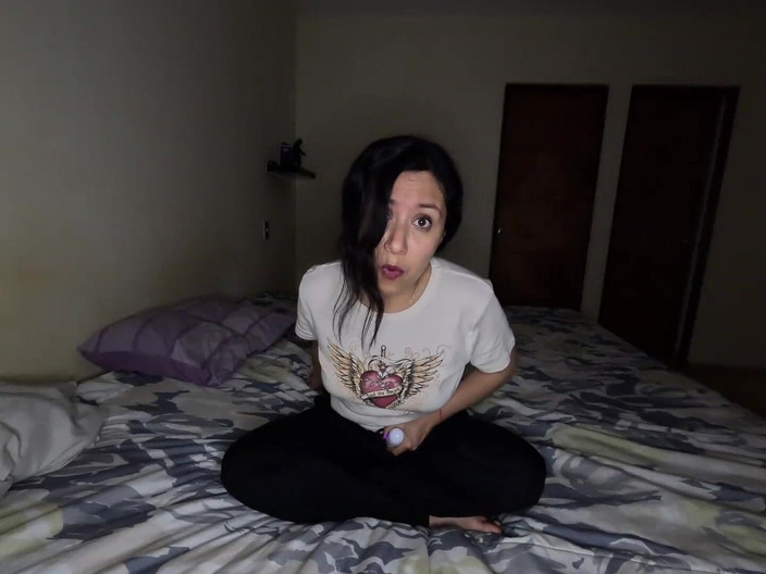 Marialunamex: Junge latina-schlampe masturbiert und erzählt, wie sie "aus versehen" ihren sportlehrer...