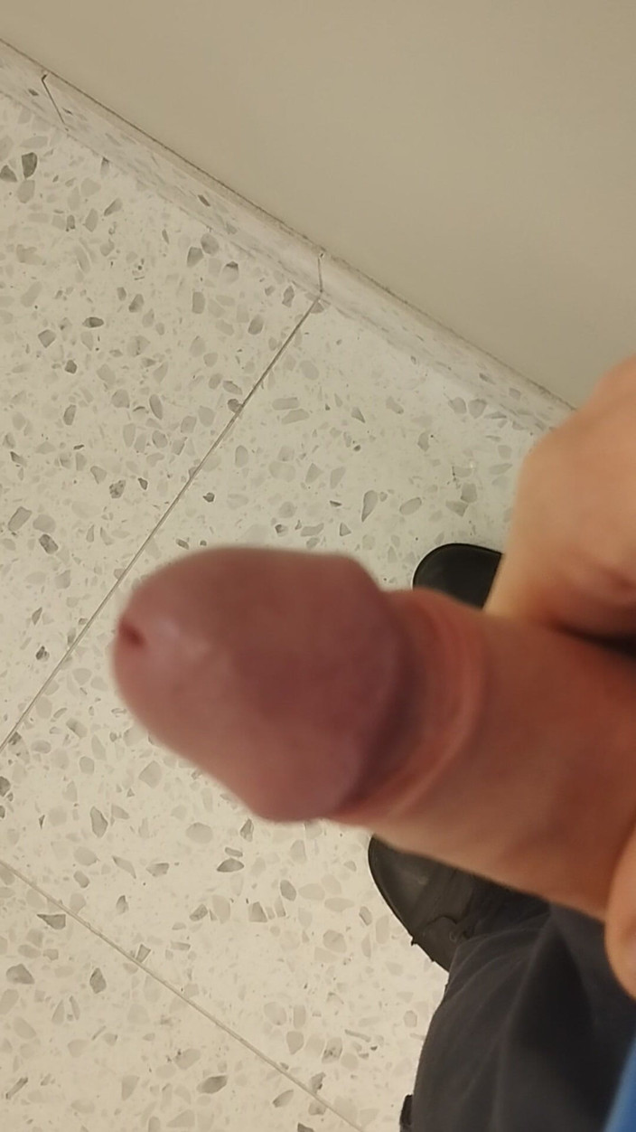 Bayer911: Velmi riskantní masturbace na schodišti parkoviště