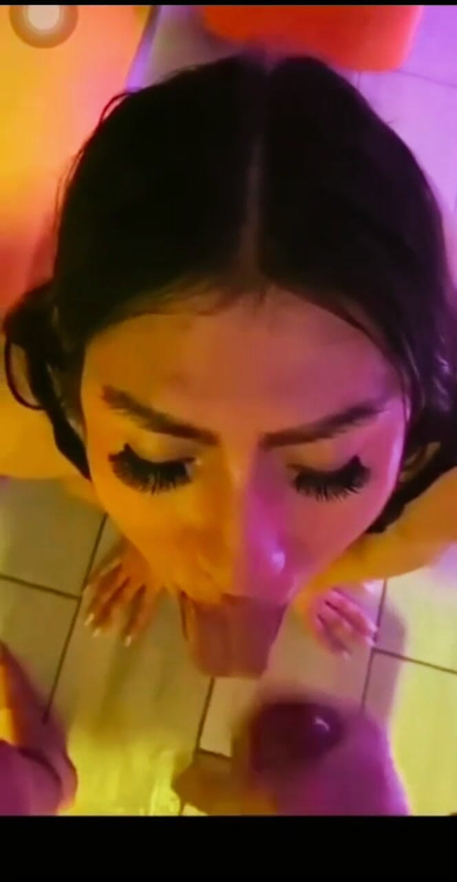 NATALIASTAR: J'adore sucer la bite de mes amants, j'adore la sentir...